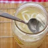 Как да се маринова лук без оцет