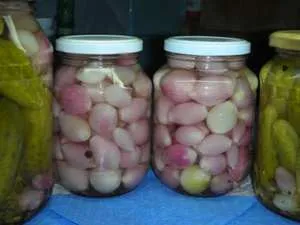 Как да се маринова лук без оцет