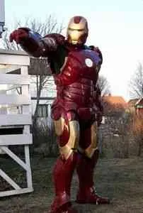 Как да се съберат Iron Man костюм