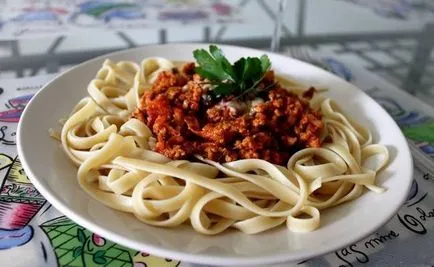 Макарони и готвач от
