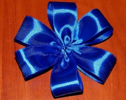 Как да вратовръзка лък на сатенена панделка