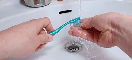 Как да се почисти стара медна монета