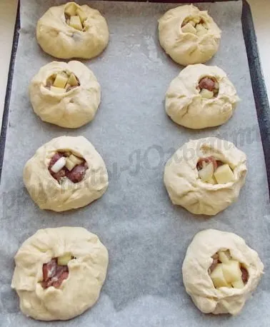 Татарски пайове с месо и картофи