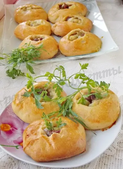 Татарски пайове с месо и картофи