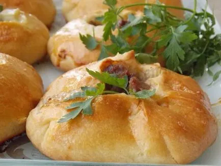Татарски пайове с месо и картофи