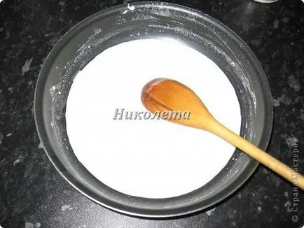 Virág a hideg porcelán kezük
