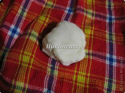 Virág a hideg porcelán kezük