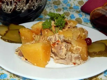Свинско с картофи в дупката