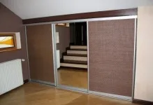 И двете, като купе врата
