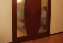 И двете, като купе врата