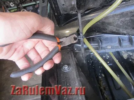 Eltávolítása a motorháztető Eltávolítása a motorháztető