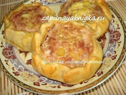 Татарски пайове с месо и картофи