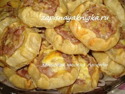 Татарски пайове с месо и картофи
