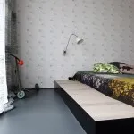 Подиум в апартамента с ръцете си