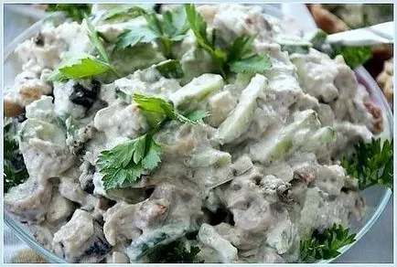 Салата от пиле с сини сливи