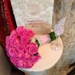 Сватбени букети от розови рози