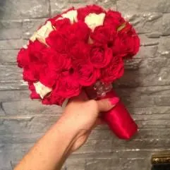 Сватбени букети от розови рози