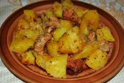Свинско с картофи в дупката