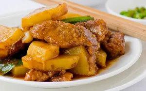 Свинско с картофи в дупката