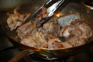 Свинско с картофи в дупката