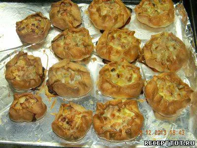 Татарски пайове с месо и картофи