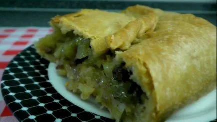 Татарски пайове с месо и картофи