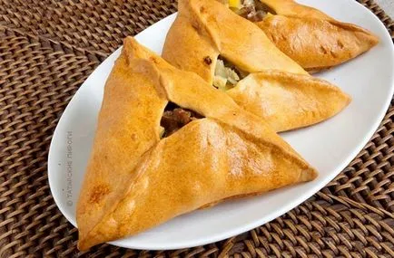 Татарски пайове с месо и картофи