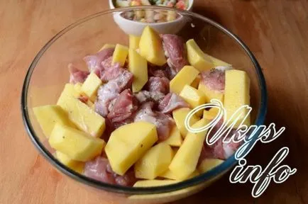 Свинско с картофи в дупката