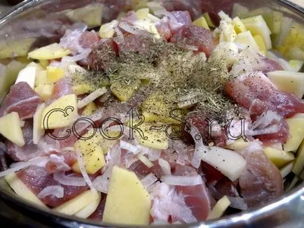 Татарски пайове с месо и картофи