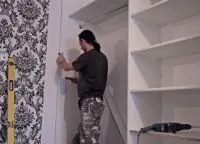 Плъзгащи гардероб с ръцете си ъгъл