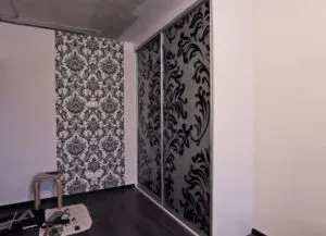 Плъзгащи гардероб с ръцете си ъгъл