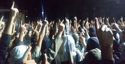 Показалец до него