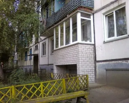 А балкон на първия етаж - и легитимно, и колко е резолюцията, за да прикрепите виси балкон (балкон) А балкон на първия етаж - и легитимно, и колко е резолюцията, за да прикрепите виси балкон