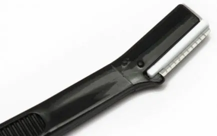 характеристики на вежди ножчета и за използването на инструкция (и) Razor за вежди характерни и инструкции за употреба