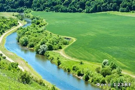 Плоският поток се различава от една планина (река) Река низина се отличава от планината