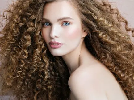 5 nélkülözhetetlen eszköz az ellátás a göndör haj, a Marie Claire (eszközök) 5 nélkülözhetetlen eszköz törődni göndör haj, a Marie Claire