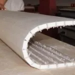 Като метален профил закрепена към стената