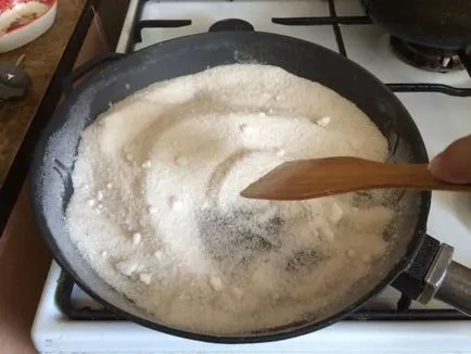 Как да се почисти чугунен тиган от години на замърсяване