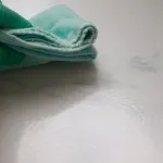 7 Ways, hogy milyen gyorsan elválasztott gyerek macska karcolás a bútorok egyszer és mindenkorra