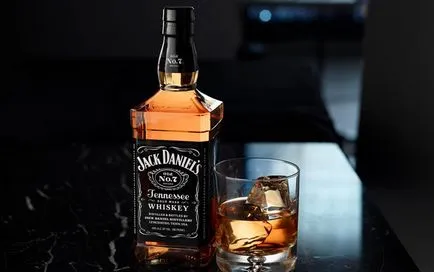 Като напитка Dzhek Deniels 3 правилен метод, с който пиене уиски