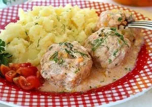 Как да се готви вкусни кюфтета с ориз и сос