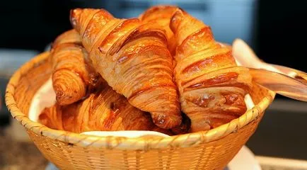 Как да се готви вкусни кроасани с пълнеж