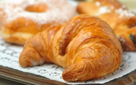 Как да се готви вкусни кроасани с пълнеж