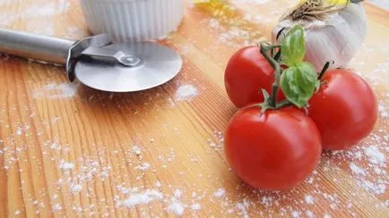 Както вкусно и правилно да се направи закуска с домати и чесън