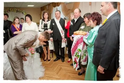 Как да се отговори на родителите на младоженците след деловодството, с питка и икона, традиция (която) Как да се отговори на родителите на младоженците след деловодството, с питка и икона, традиция