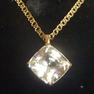 Sapphire каменни имоти, снимки, зодия, цвят и стойност
