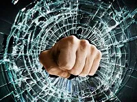 Какво мечта да победи стъкло, тълкуването на съня - да смачка прозорци в съня си (кола) Какво мечта да победи стъкло, тълкуването на съня - да смачка прозорци в съня
