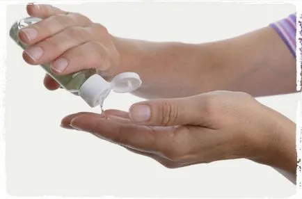 Kézfertőtlenítő kezeddel 3 legjobb recept (csepp illóolaj) Kézfertőtlenítő kezeddel 3 legjobb recept
