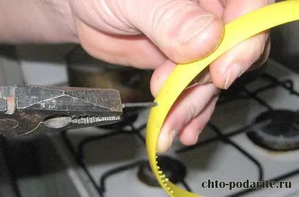 ангел крилата подхождат с ръцете си и ореол