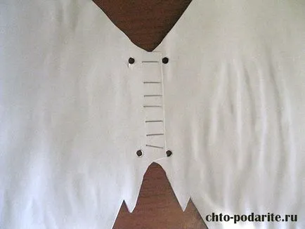 ангел крилата подхождат с ръцете си и ореол